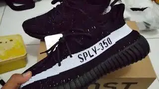 Yeezy v2 oreo