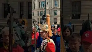 Royal Guard SMILES, Says &lsquo;EXCUSE ME&rsquo; & &lsquo;THANK YOU&rsquo; | Horse Guards, Royal guard, Kings Guard, Horse