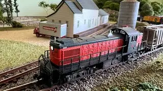 Operations on the N Scale 2x4 Pop-up Layout - Atlas Alco RS1 New Haven