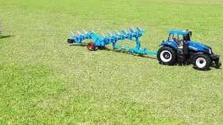 RC New Holland Plough, Seed & Water set: Driving configuration