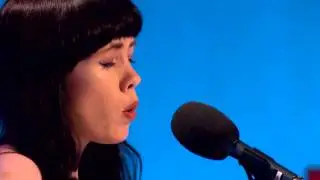 Eve Belle: Violet Hill - I L&aacute;r an Aonaigh
