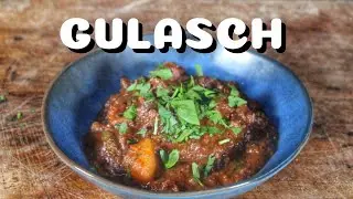 HERBSTLICHES Kartoffel-Rindfleisch GULASCH aus dem DUTCH OVEN - deutsches BBQ-Video - 0815BBQ
