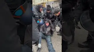 Stra&szlig;en blockieren gegen Rechte #polizei #demo #polizeikontrolle #berlin