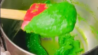 Pandan custard filing for Thai bread