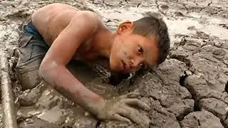 Find catch in secret hole Dry By Smart Boy _Boy catching Gaint Big By Mud in the Dry season