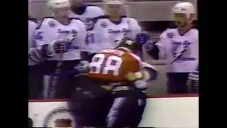 Eric Lindros Drops Joe Reekie Sept. 29th, 1992 (Hi-Lite)