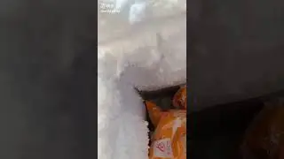 FLAKY FROST ICE EATING #freezerfrosteating #iceeating #flakyice