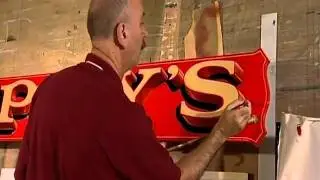 Master signwriter Tom&aacute;s Tuip&eacute;ar in 'Sign Magic' by David Shaw-Smith