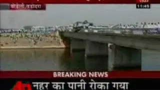 Raw Video: Bus Plunges Into Canal