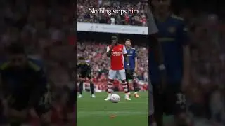 Scott Mctominay tries to play with Saka before penalty