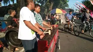 KIDUNG WAHYU KOLOSEBO Versi Pengamen, SING PENTING HALAL  Oklik Laras Anom di CFD