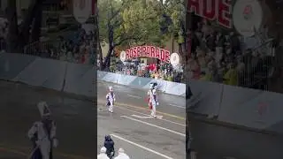 Великолепный марширующий оркестр Университета Морган Стейт на параде в Роуз Боул 🧡💙🐻🌹🌹