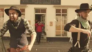 Mens Vi Venter - Mine Venner (Officiel Musikvideo)