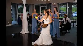 Emotional Father-Daughter Surprise: Softball Catch on the Wedding Dance Floor 🥎❤️
