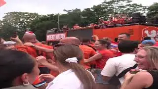 NAAR LINKS NAAR RECHTS ACHTER HET DURCH ORANGE BUS HET OLYMPISCH STADION VAN BERLIJN