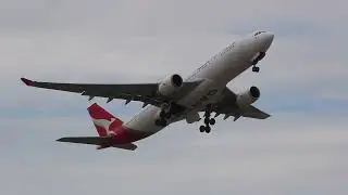 Qantas Airways A330 Departs Melbourne to Singapore in 4K ✈️ #Qantas #A330 #PlaneSpotting #MEL