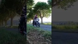 Triumph driver flipping the bird. I actually thought he was going to show something. Subscribe!