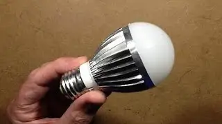 Микроволновая лампа с доплеровским датчиком и удивительно простой схемой.