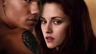 Jacob and Bella kiss
