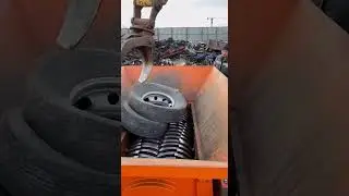 Will It Jam? TIRE vs. METAL TEETH ⚙️ #asmr #crushing #destruction #scooter #shredder