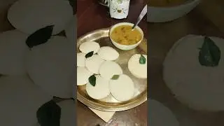 Soft Idli and Coconut Chutney😋| #shorts @Monalisha_Gupta #idli #sujirecipe #southindianfood