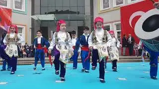 1-F Sınıfı 23 NİSAN halk oyunu gösterisi