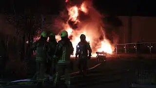 Feuer-Nacht in Berlin! 16 Lkw gehen in Flammen auf!