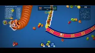 I am playing a worm zone first ever life 🧬🧬 spoiler alert I failed very badly
