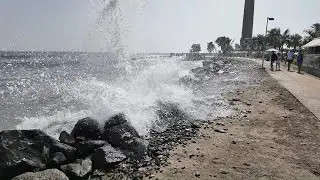 Realit&auml;t 13.8.25 Maspalomas heute wieder Wellen am Strandweg....