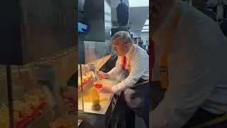 Дональд Трамп только что устроился на работу в Макдоналдс 😂