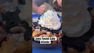 We Tried the JAWS Funnel Cake at Universal Studios Hollywood! 🦈🔥