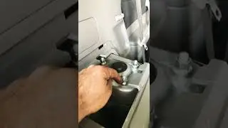 How to change rear struts on Toyota high lander