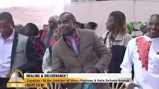 PRAISE AND WORSHIP MOMENT
