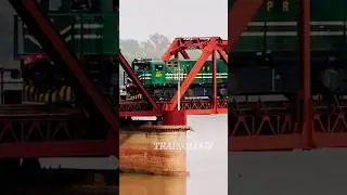 7up Tezgam Passing The Great Alexandra Bridge over Chenab River|Trainology|#pakistanrailways #geu20