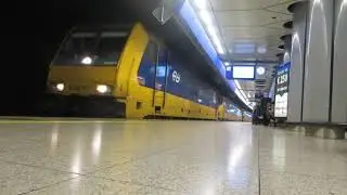 NS TRAXX ICR Intercity vertrekt vanaf station schiphol