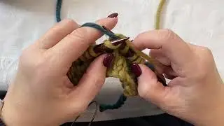 How to strand and catch in yarn on two handed Fairisle
