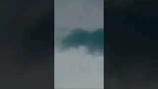 Guy pulls off insane bottom turn