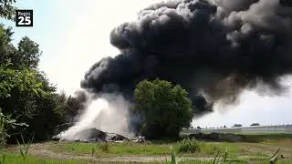 Ens - Grote brand verwoest schuren aan Drietorensweg
