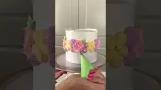 CUTEST little Spring cake! 🌸 #easter #cake #spring #cakedecorating #cakes #baking #tutorial