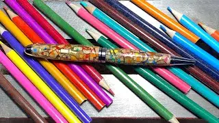 Woodturning a colored pencil pen | penna realizzata con pastelli colorati immersi nella resina