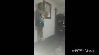 Karla bailando la canción de escuadrón suicida
