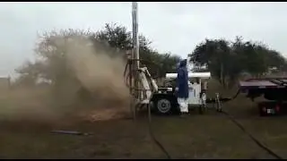 Perforando con rotopercusi&oacute;n (martillo de fondo DTH)