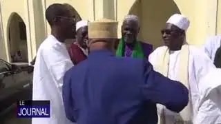 Le pr&eacute;sident Azali &agrave; la mosqu&eacute;e de Dakar