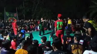 Pencak Dor Lesehan di Gresik Jawa Timur.