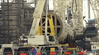 Incredible Heavy-duty All-Terrain Crane In Action. How To Assemble Cat 6040 Hydraulic Shovel