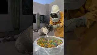 Making sculpture by pouring melted aluminum in water beads #artist #sulpture