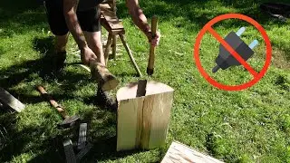 Rohling aus Grünholz vorbereiten [mit Handwerkzeugen] zum Drechseln auf der Wippdrehbank