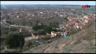 La imagen del Cristo del Otero deslucida por la basura