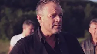 Met De ogen Stief Dicht   Aosem