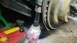 Now taking a 70NM nut out (steering ball-joint screw)